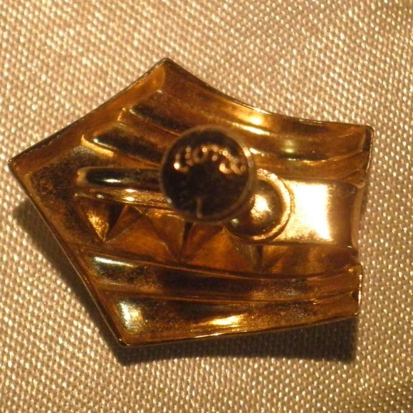 Vintage Coro Screw Back Gold Tone Earrings Green Rhinestones - Picture 5 of 5